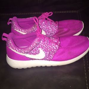 Magenta Nike roshes